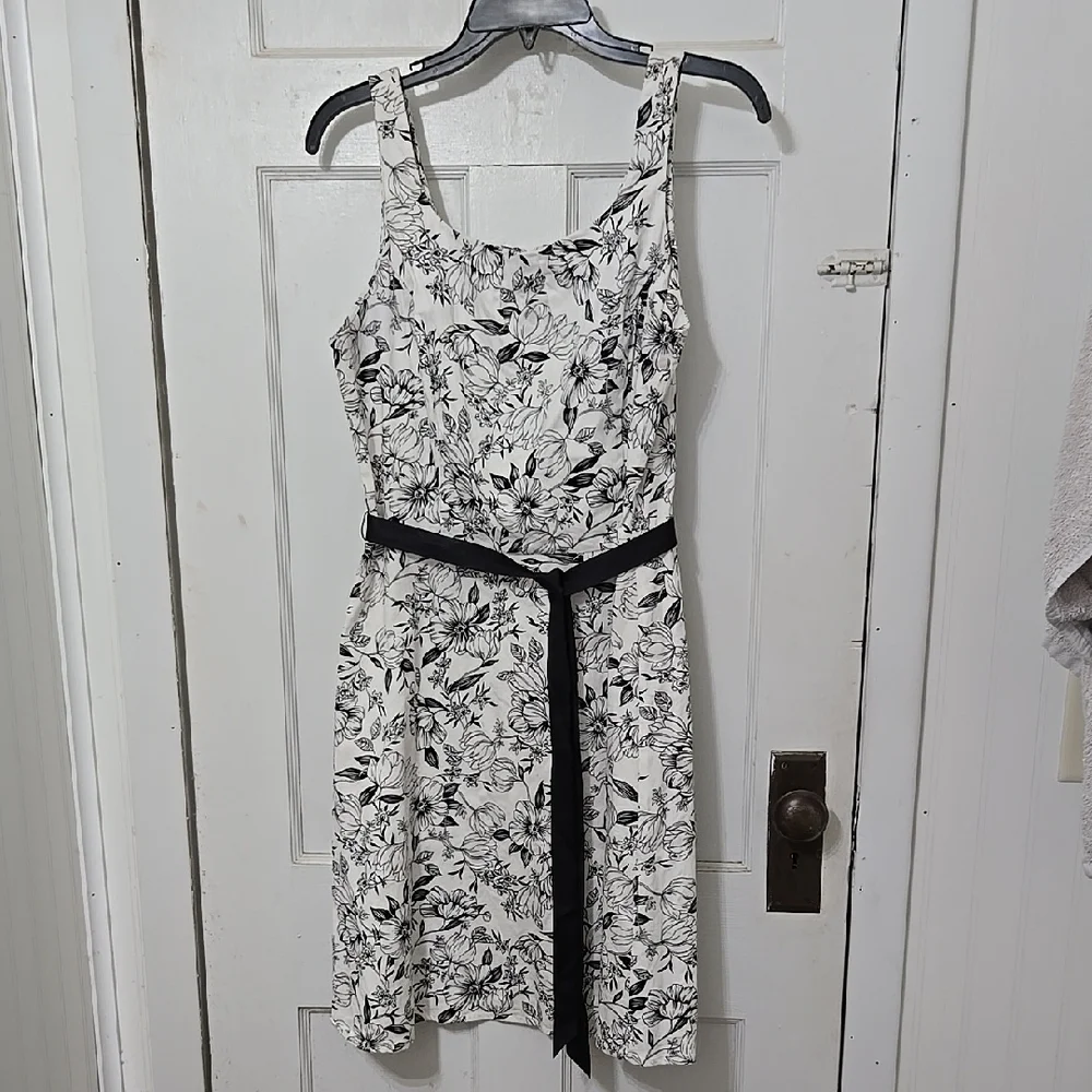 Alyn Paige Floral Black and White Dress 13/14 Belt & Zipper Back - Picture 1 of 4